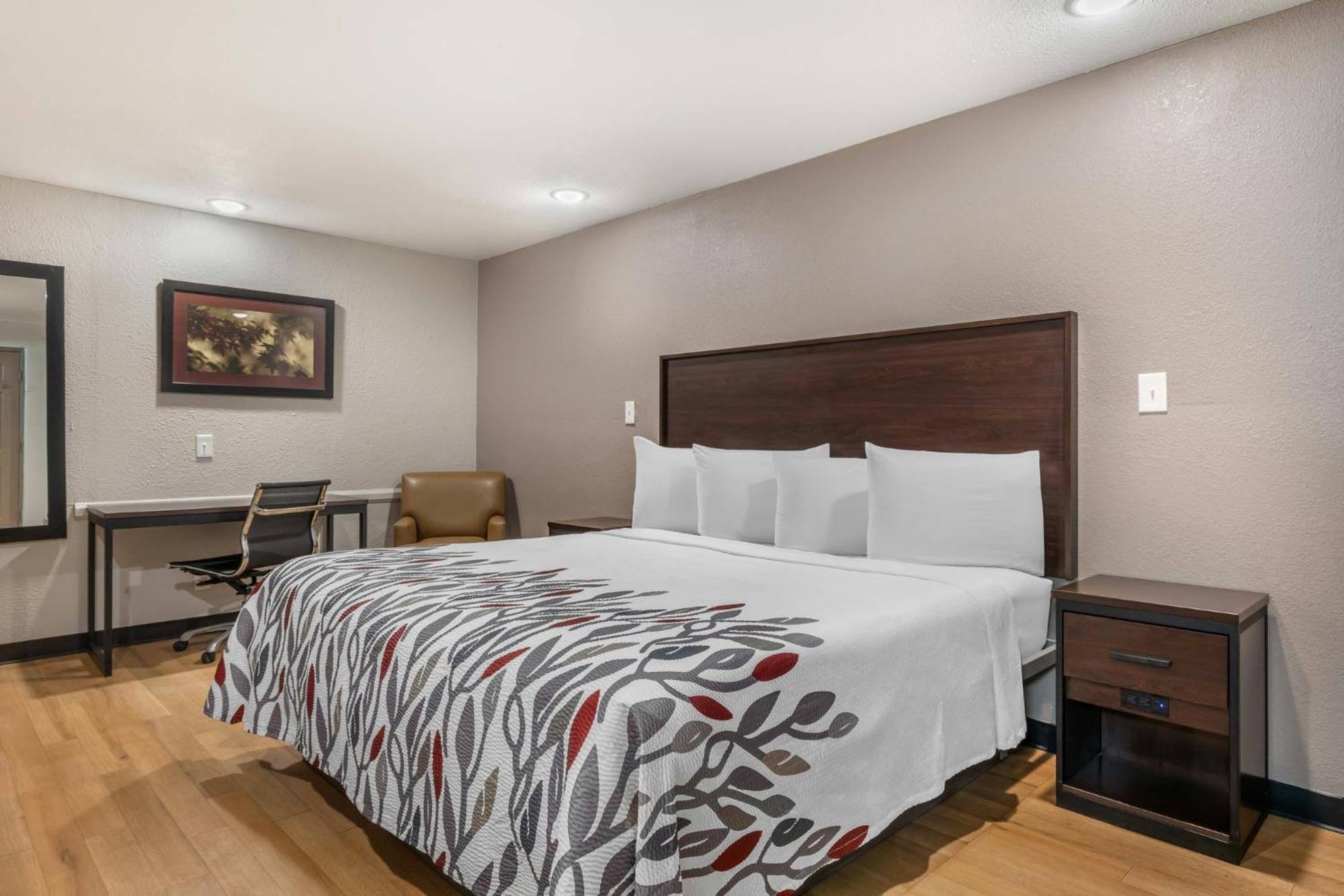 Deluxe King Room Disability Access Non-Smoking