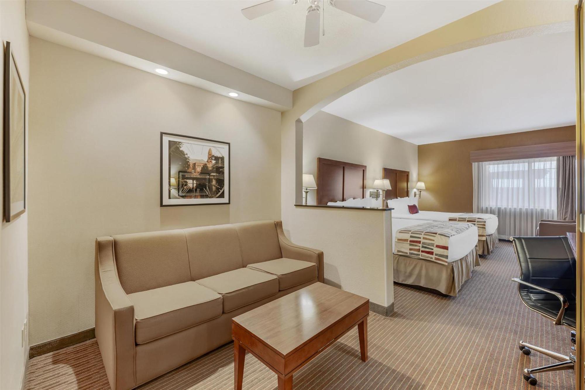 Queen Room with Two Queen Beds, Bath Tub and Sofa Bed - Disability Access/Non-Smoking