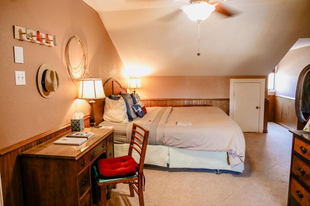 King Room with Sofa Bed