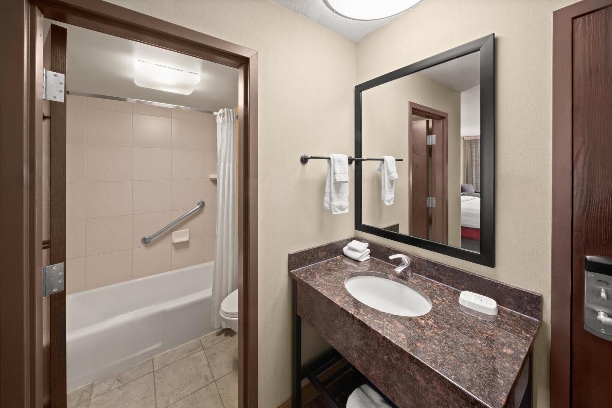 Deluxe Queen Room with Two Queen Beds - Non-Smoking