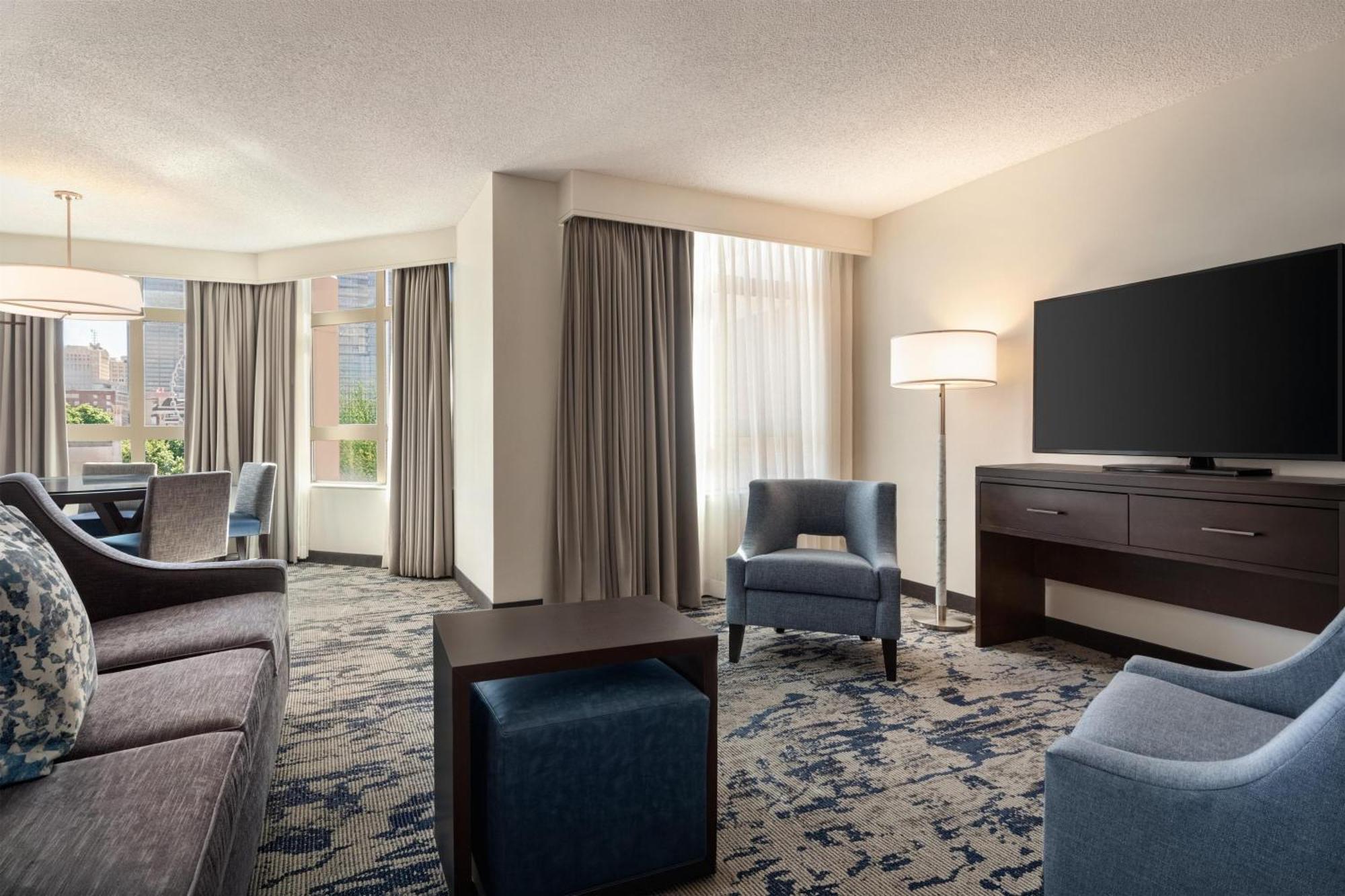 Executive Corner King Suite with Park View