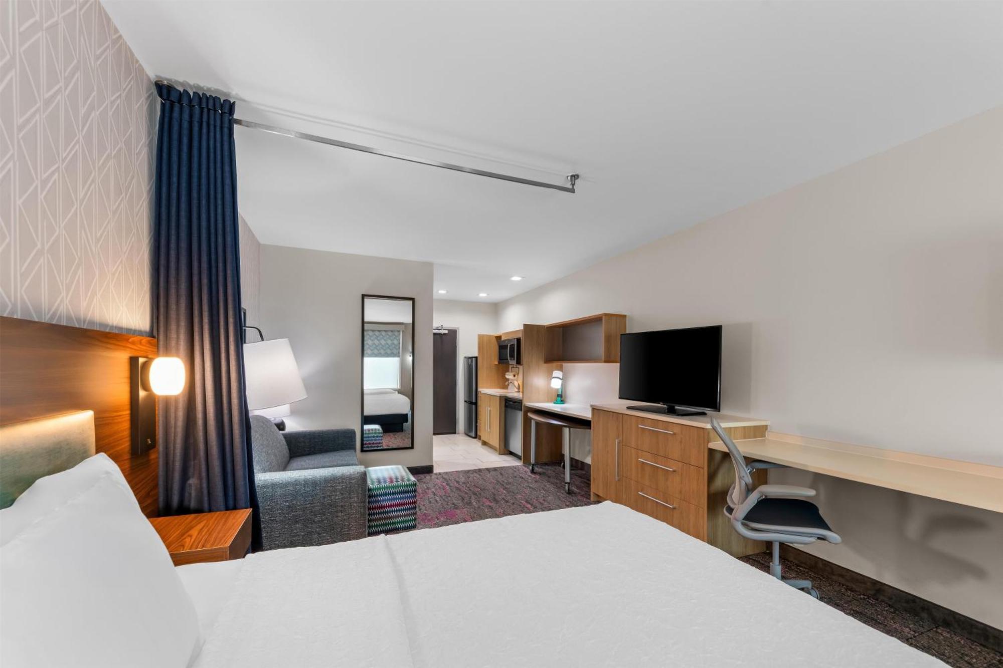 Queen Studio with Two Queen Beds - Non-Smoking