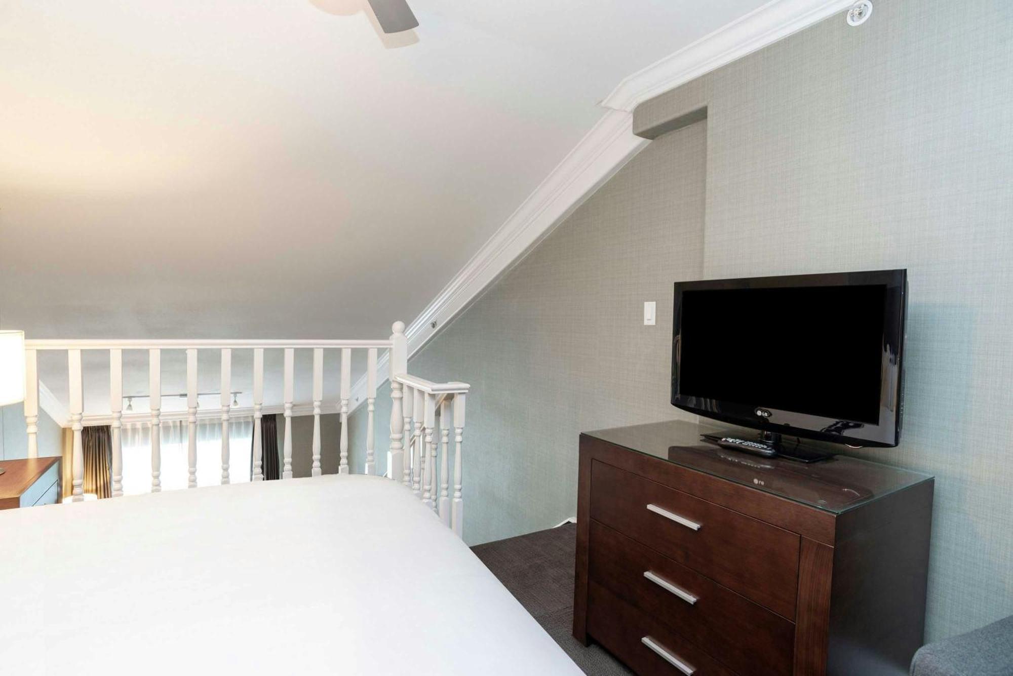 Loft Suite, 1 King Bed, Sofa Bed, Kitchen