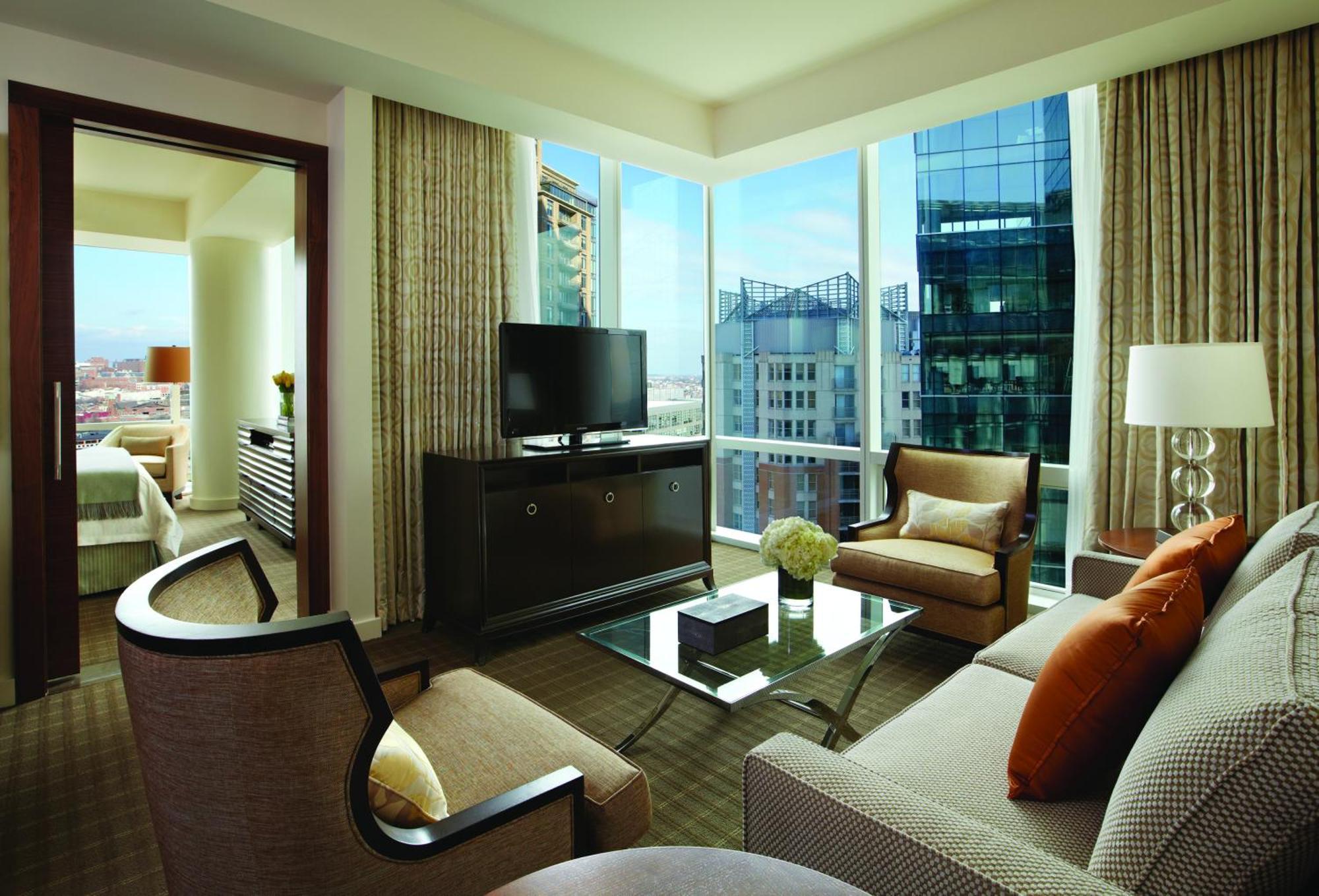 Executive Suite Fountain View King