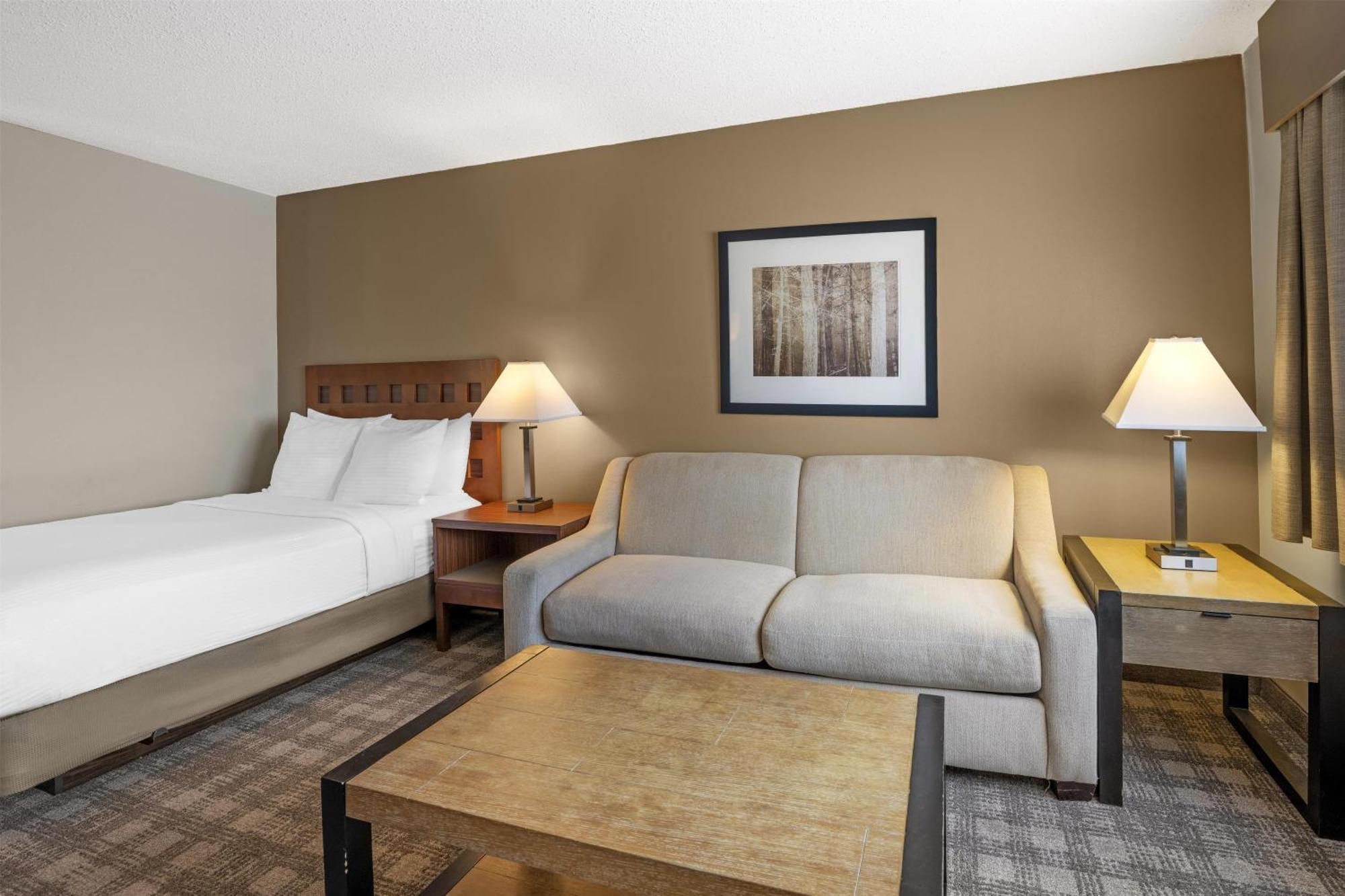 Queen Suite with Sofa Bed - Non-Smoking