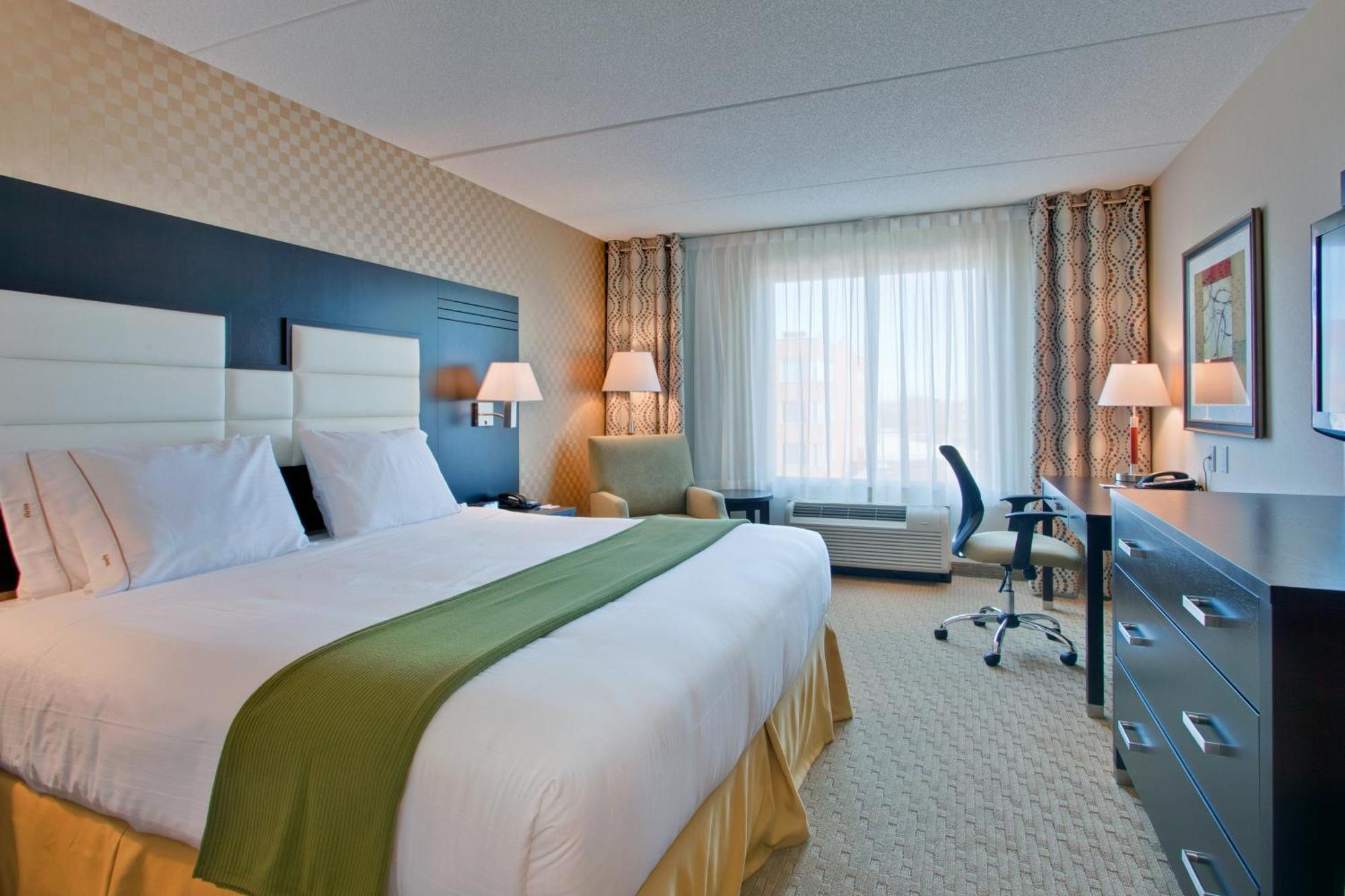 Standard King Room with Mobility Accessible Roll-In Shower