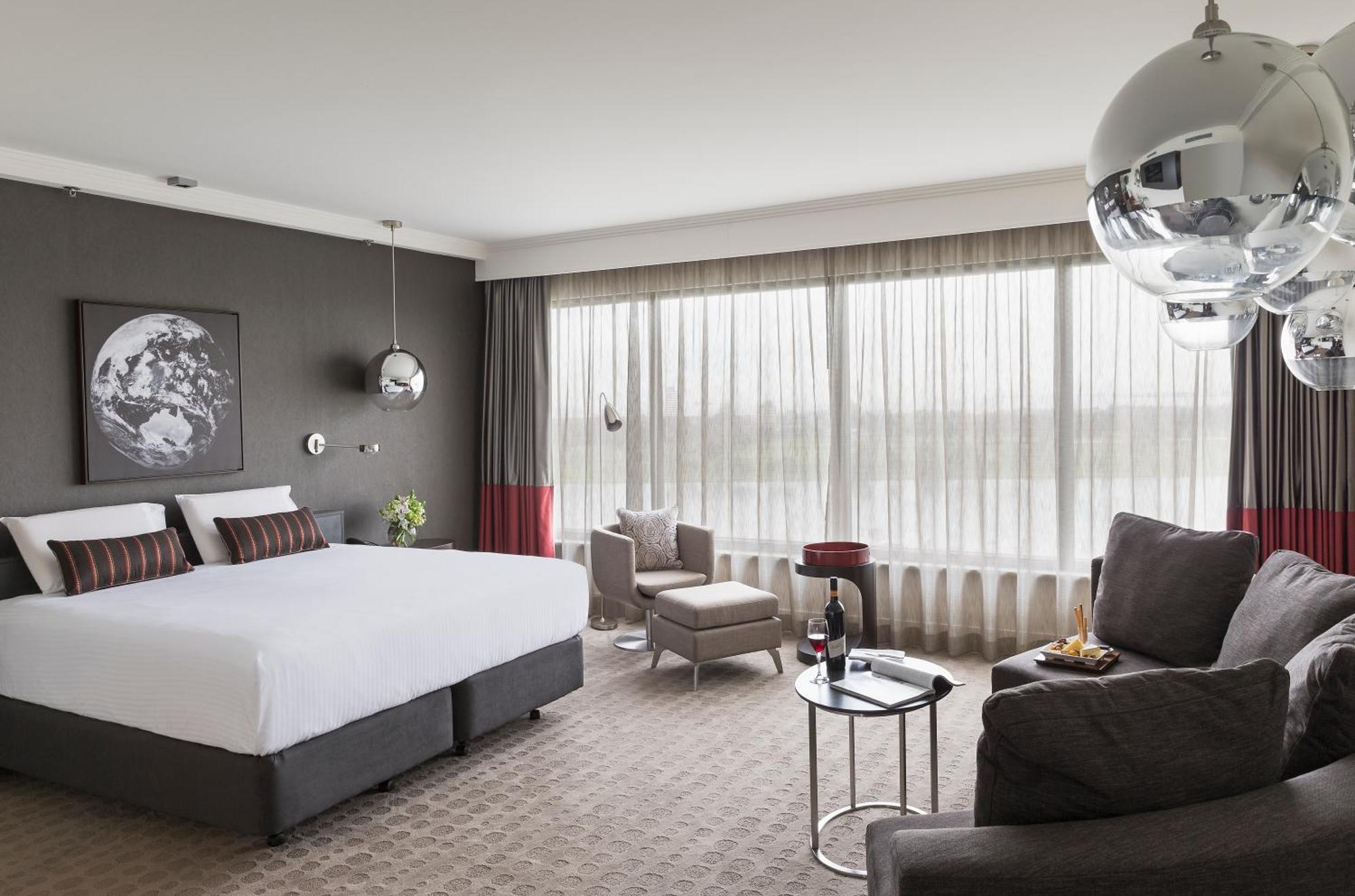Deluxe King Room - Lake View