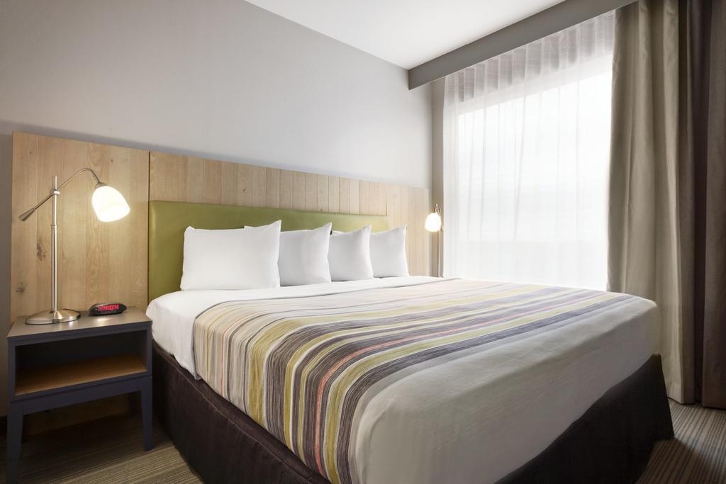 One-Bedroom King Suite