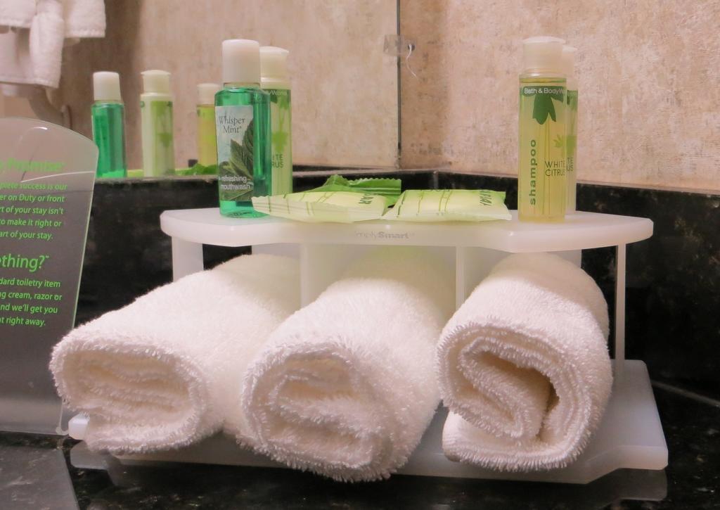 Suite with Mobility Accessible Tub - Non-Smoking