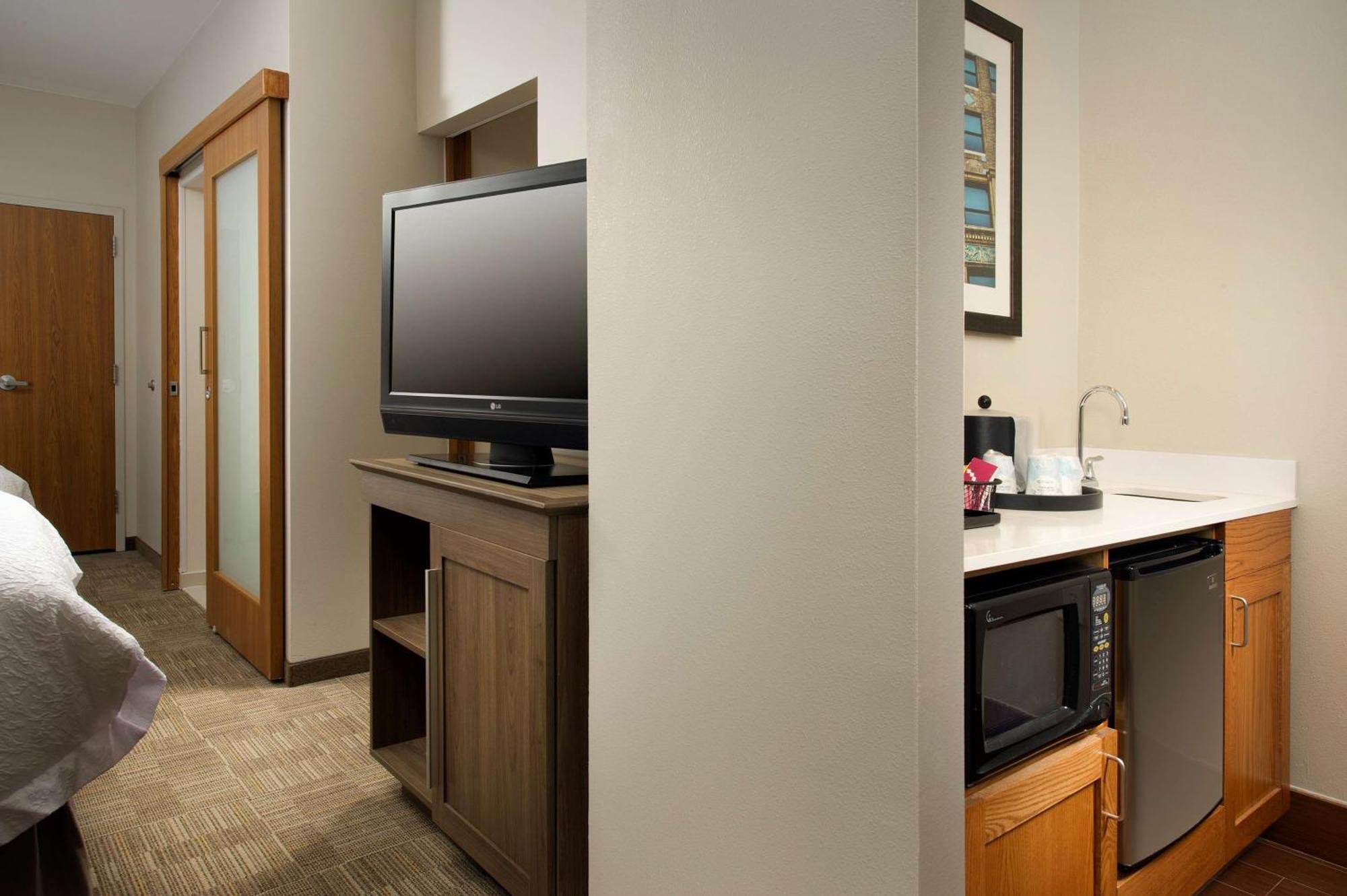 Queen Studio Suite with Two Queen Beds - Non-Smoking