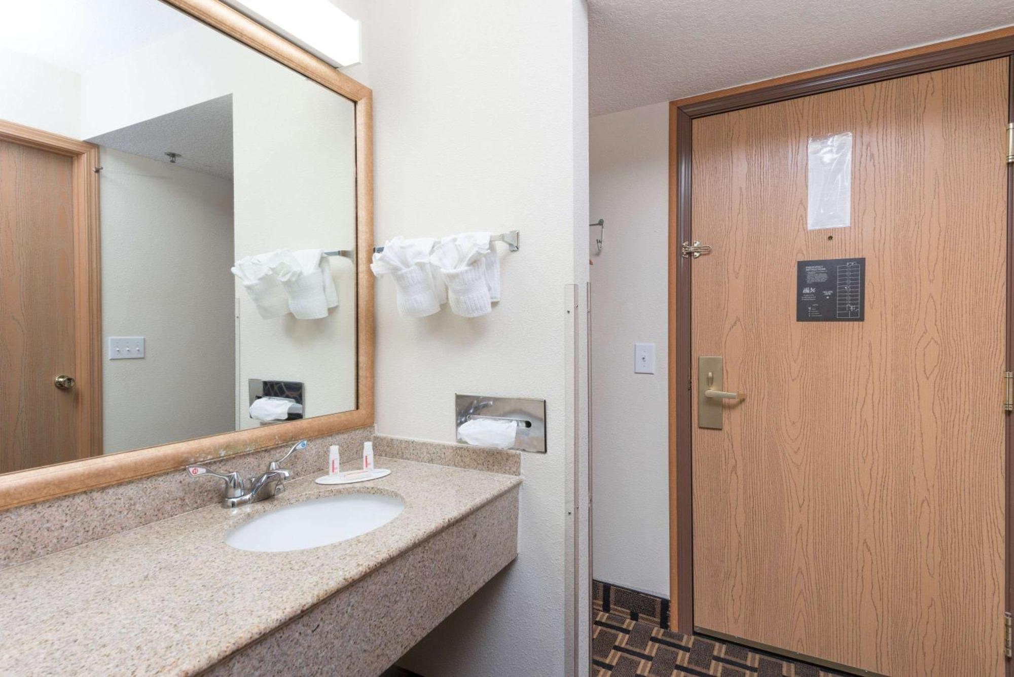 Queen Room with Two Queen Beds - Pet Friendly/Non-Smoking