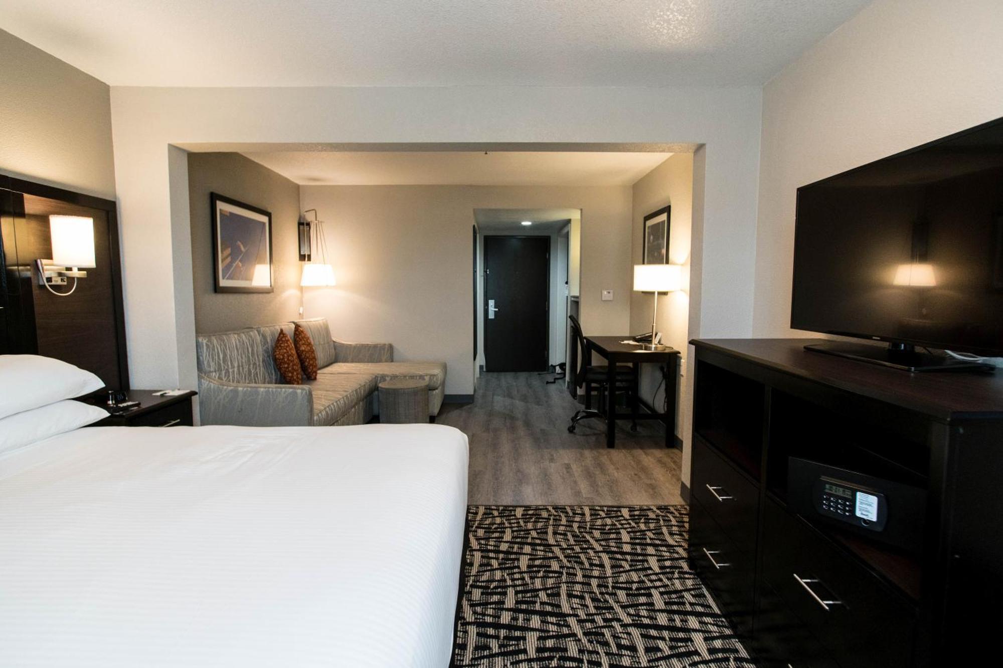 King Room with Bath Tub - Hearing Accessible/Non-Smoking