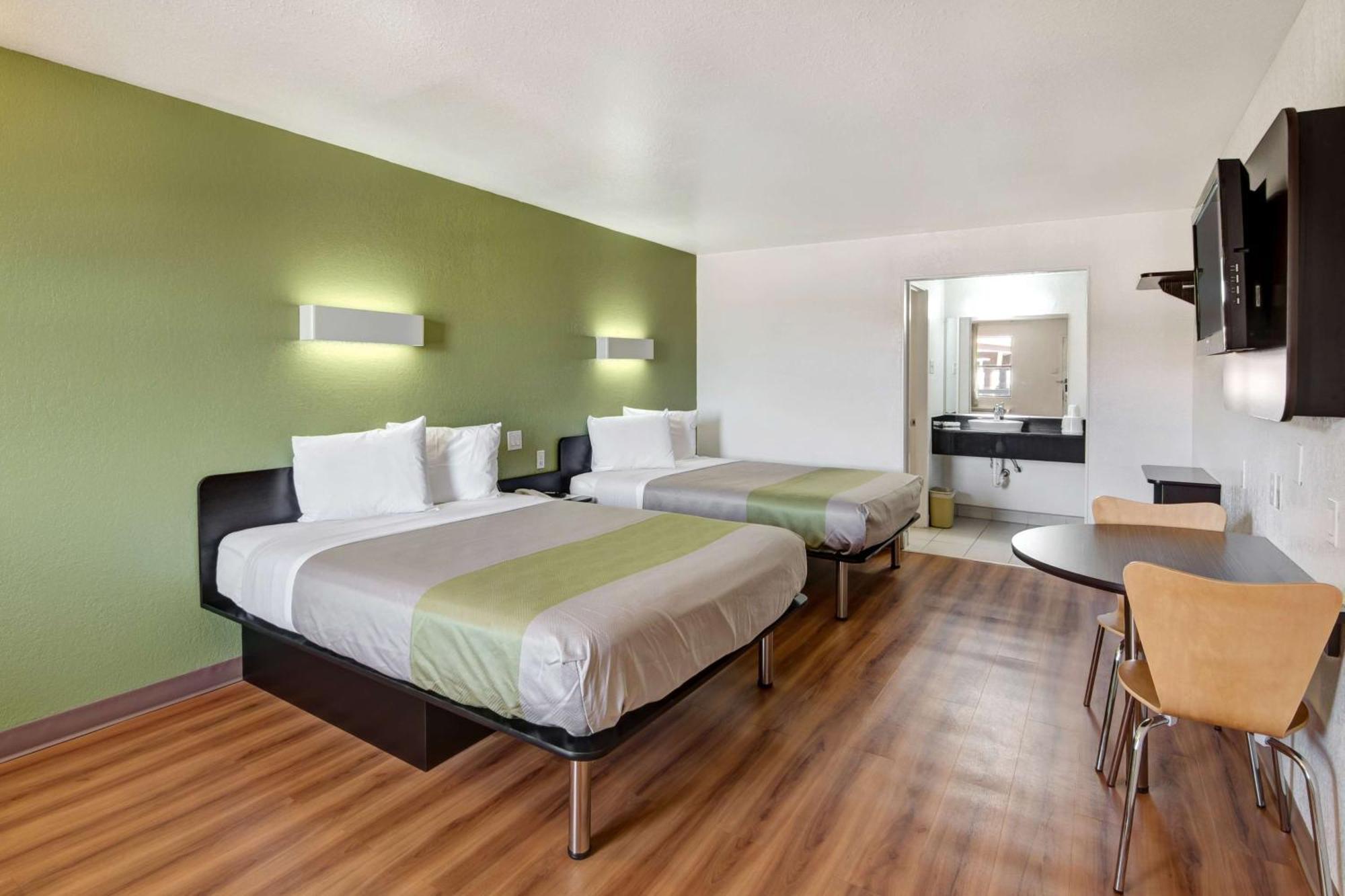 Queen Room with Two Queen Beds - Disability Access - Non-Smoking