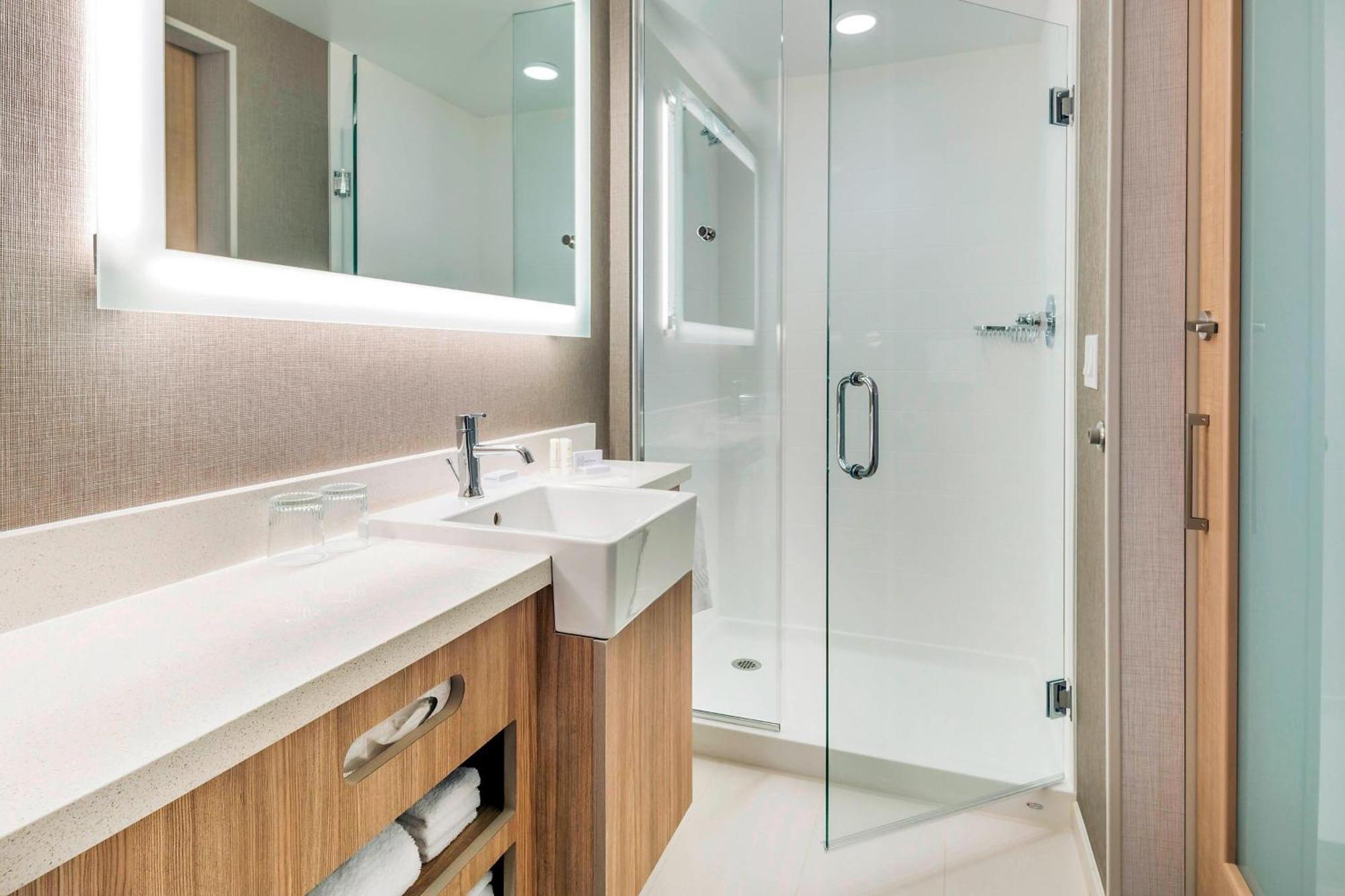Queen Suite with Two Queen Beds, Trundle Sofa and Bathtub - Mobility Access