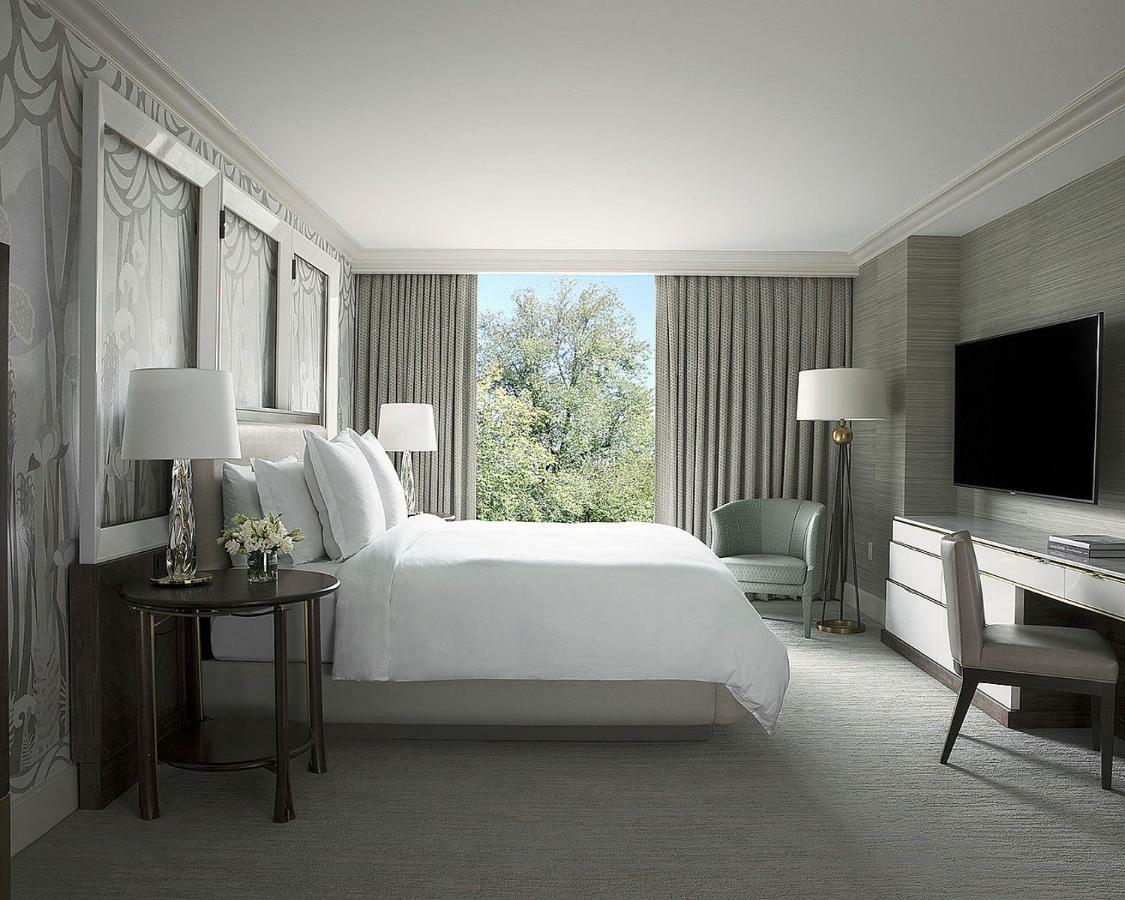 Garden King Suite