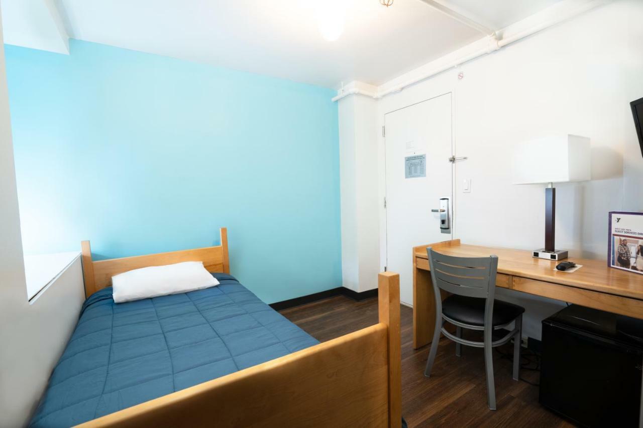 Private Deluxe Single Room with Park View and Semi-Private Bathroom