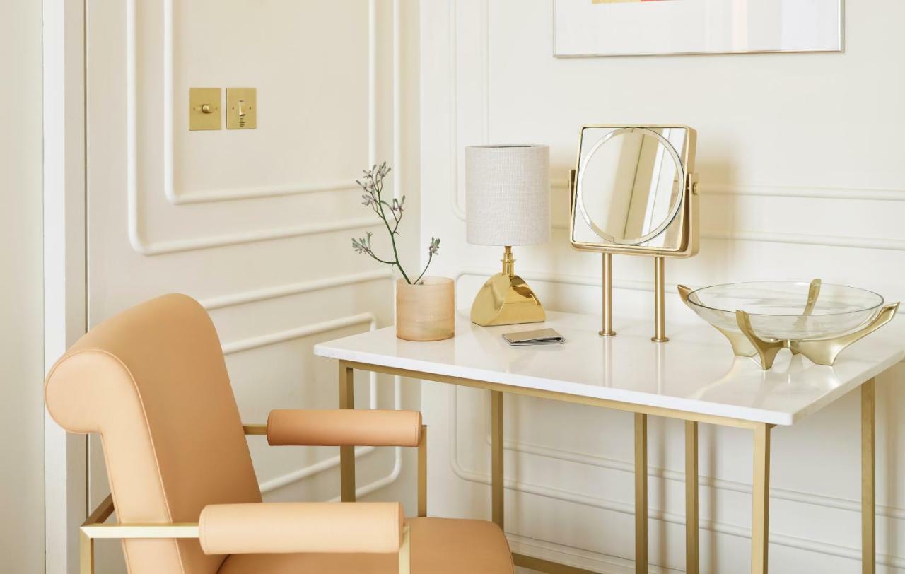 Executive Suite,816782105:JPEG