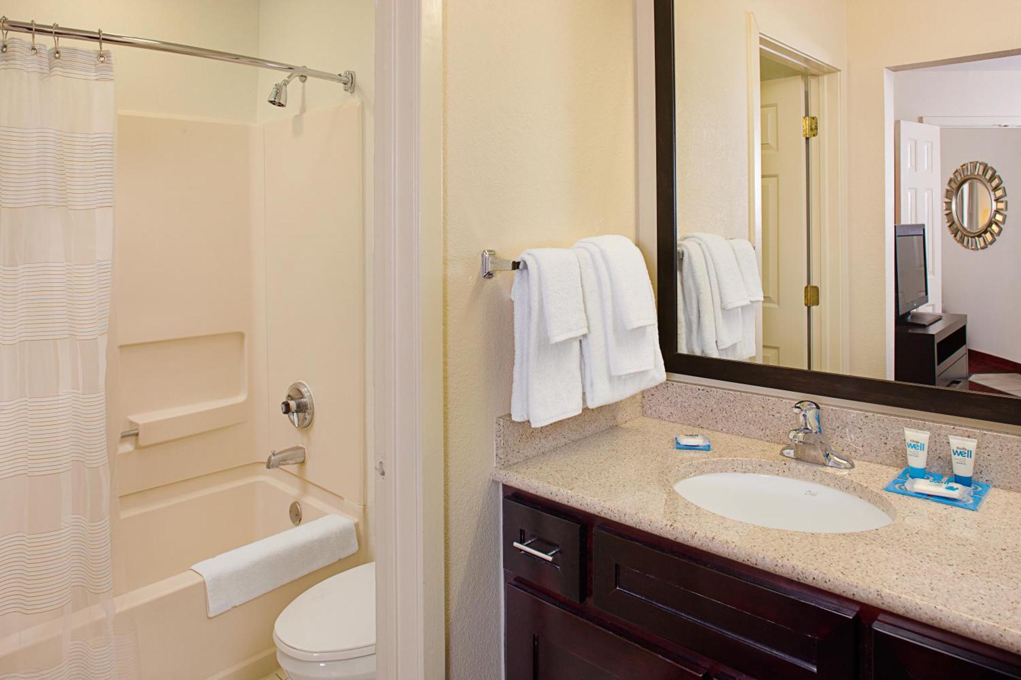 One-Bedroom Queen Suite with Accessible Tub - Disability Access