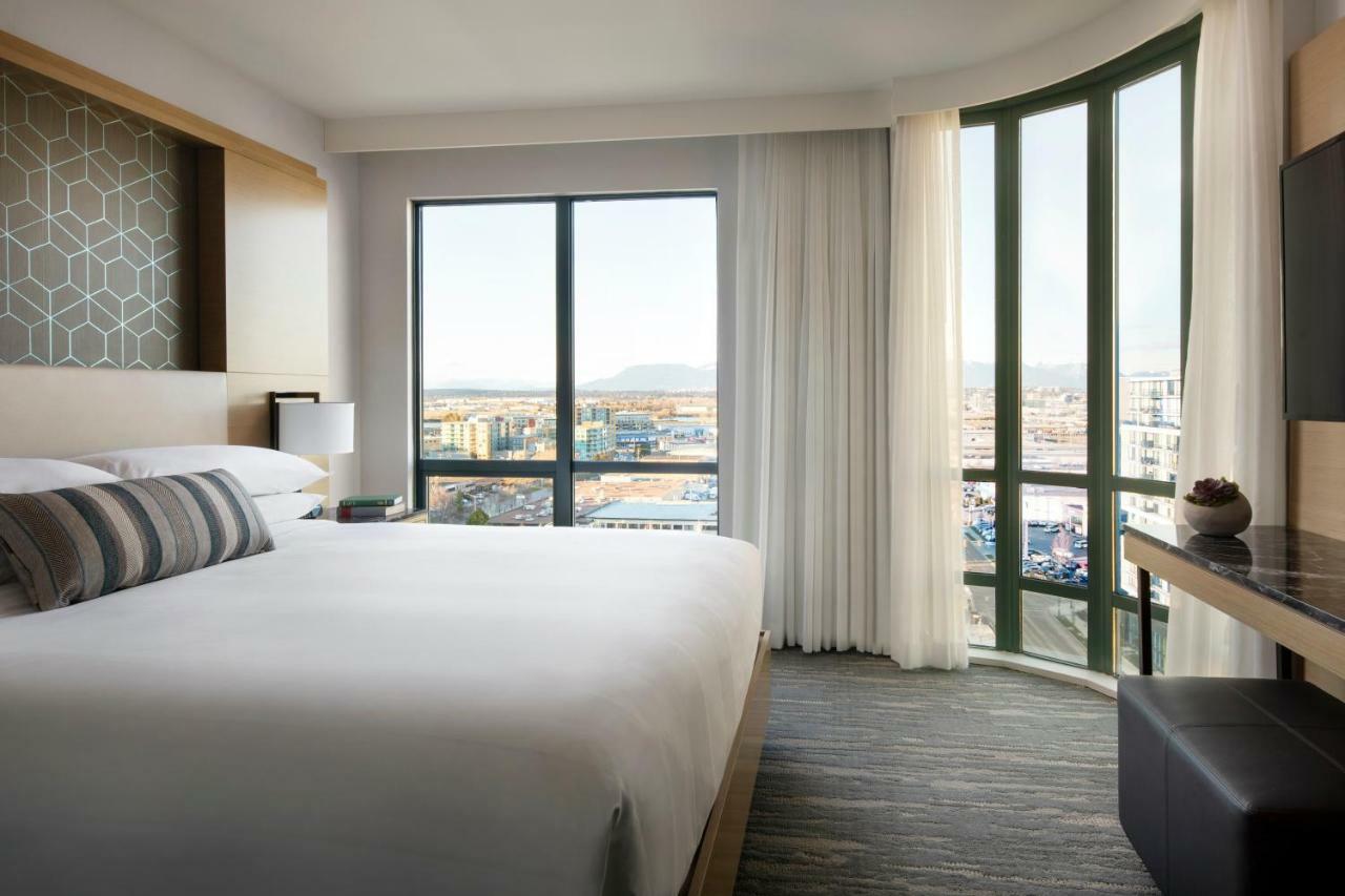 Executive King Suite with Sofa Bed and Balcony - City View