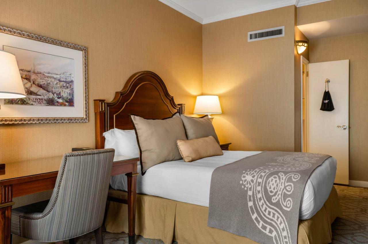 Deluxe Queen Room