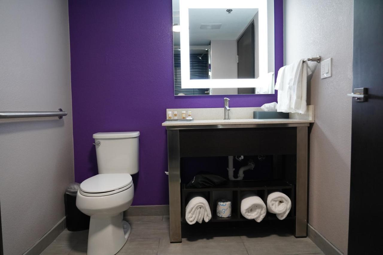 King Studio Suite - Mobility Access/Non-Smoking