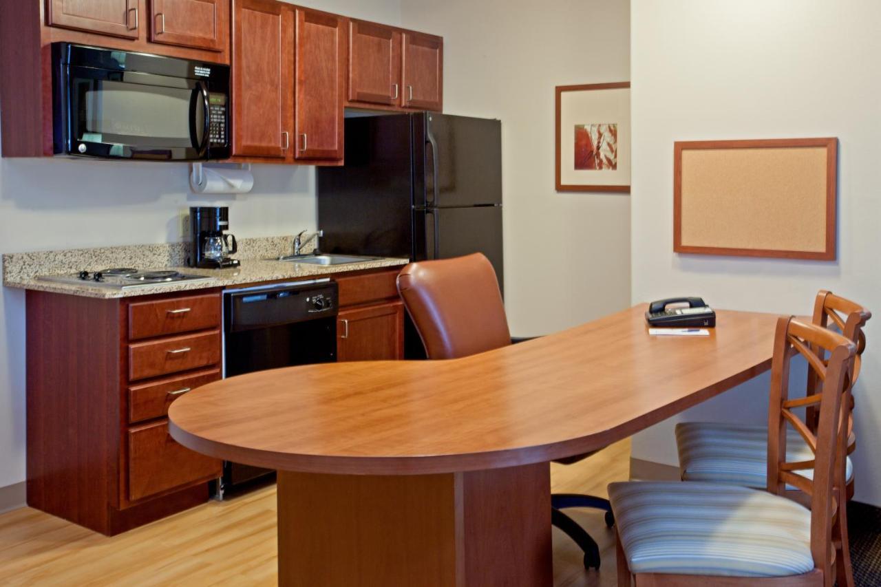 One-Bedroom Queen Suite