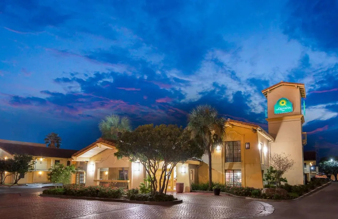 La Quinta Inn By Wyndham San Antonio Market Square-1