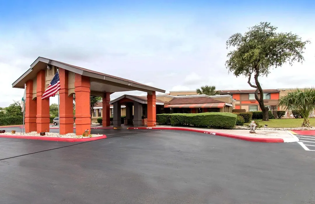 Quality Inn & Suites I-35 Near Frost Bank Center-1