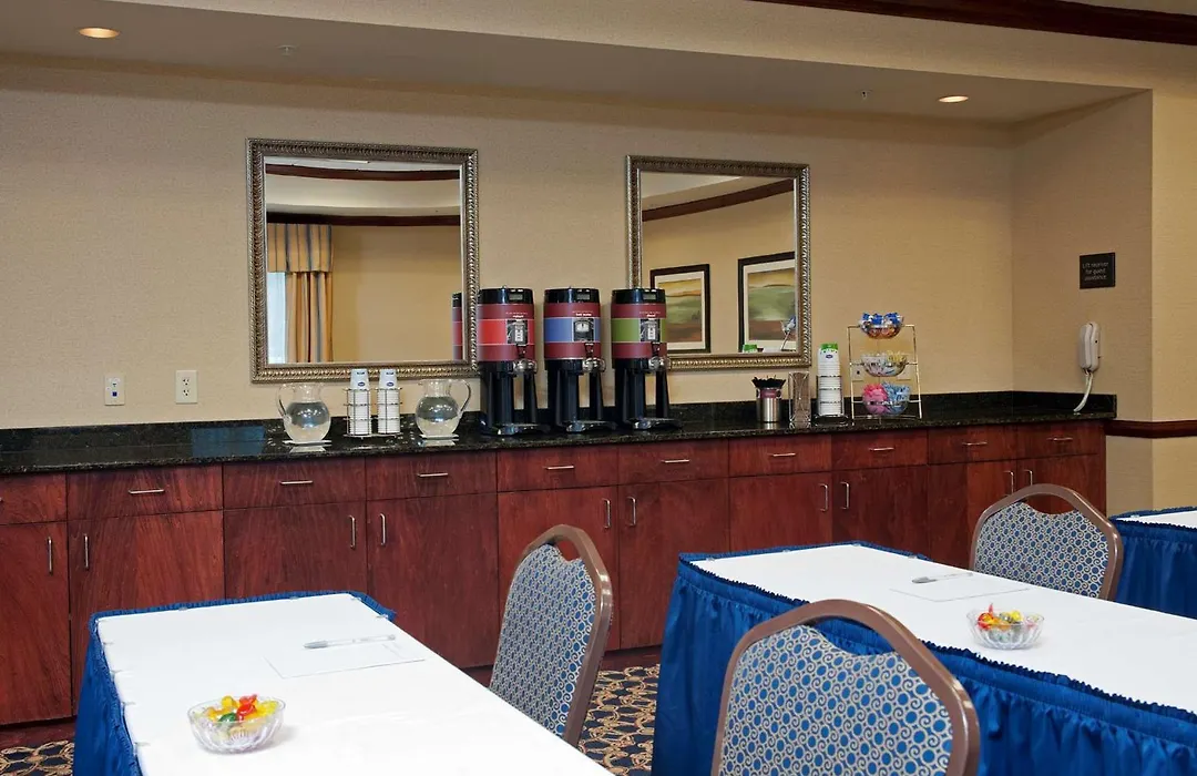 Hampton Inn & Suites Indianapolis-Airport-1