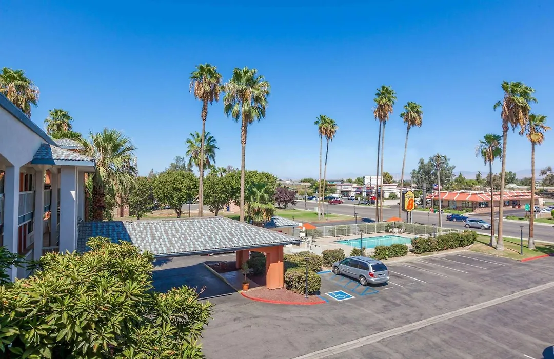 Super 8 By Wyndham Bakersfield/Central-1