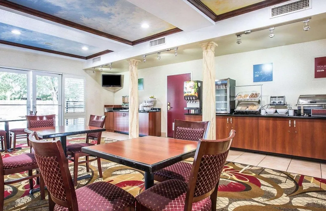Comfort Suites Bakersfield-1