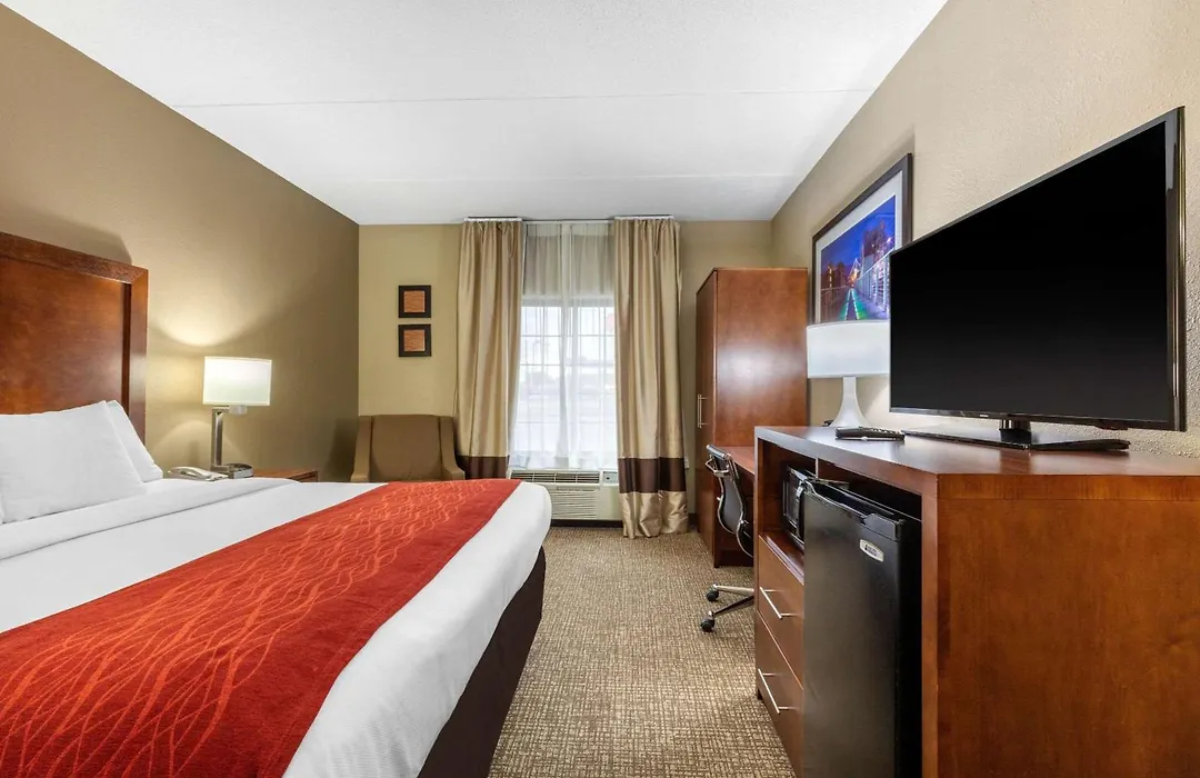 Comfort Inn & Suites Hamilton Place-1