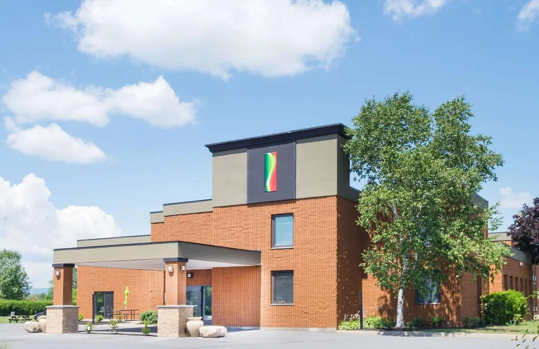 Super 8 By Wyndham Plattsburgh-1