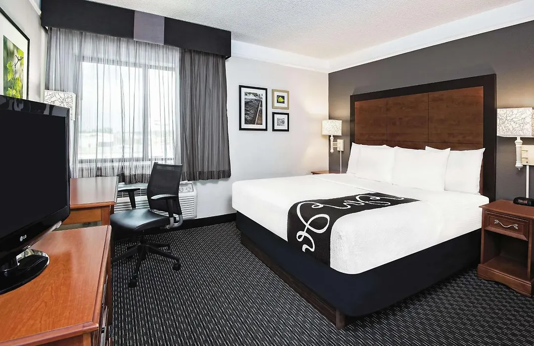 La Quinta Inn & Suites By Wyndham San Antonio Riverwalk-1