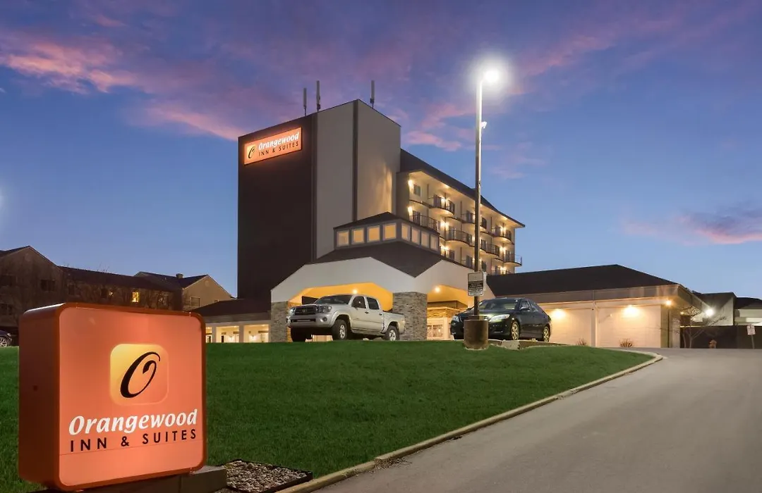 Orangewood Inn & Suites Kansas City Airport-1