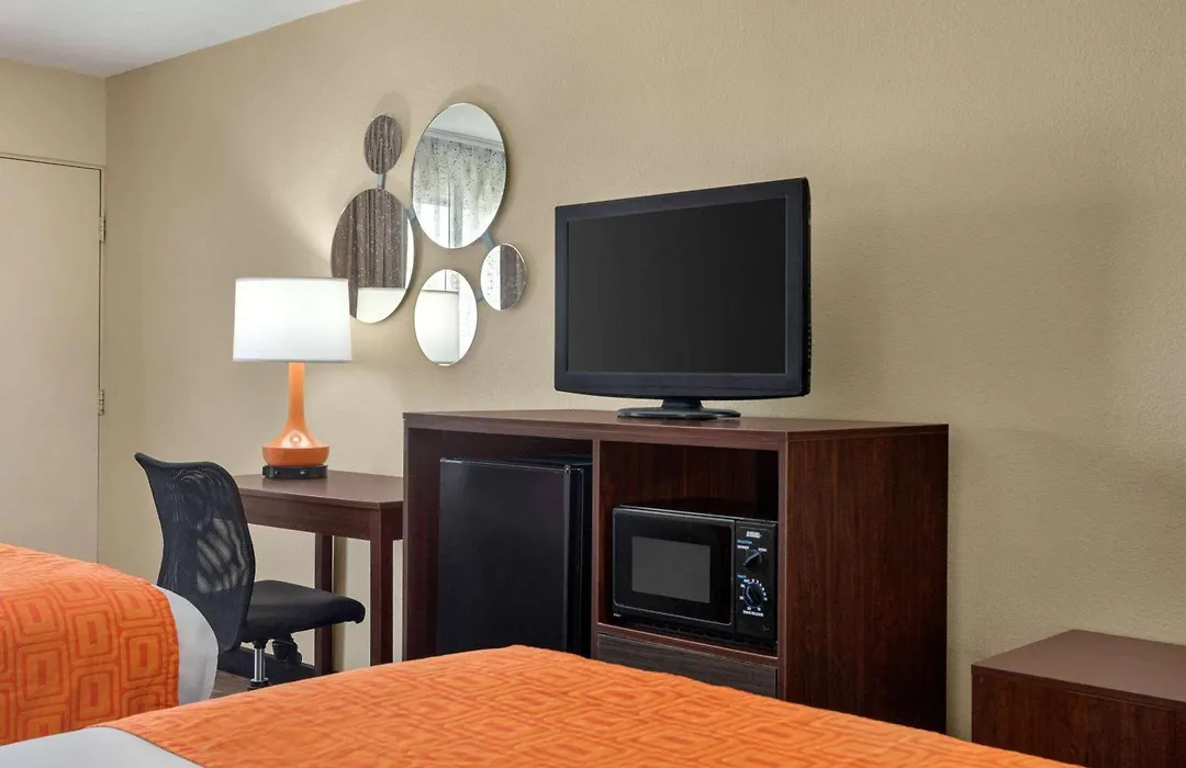 Howard Johnson By Wyndham Pigeon Forge-1
