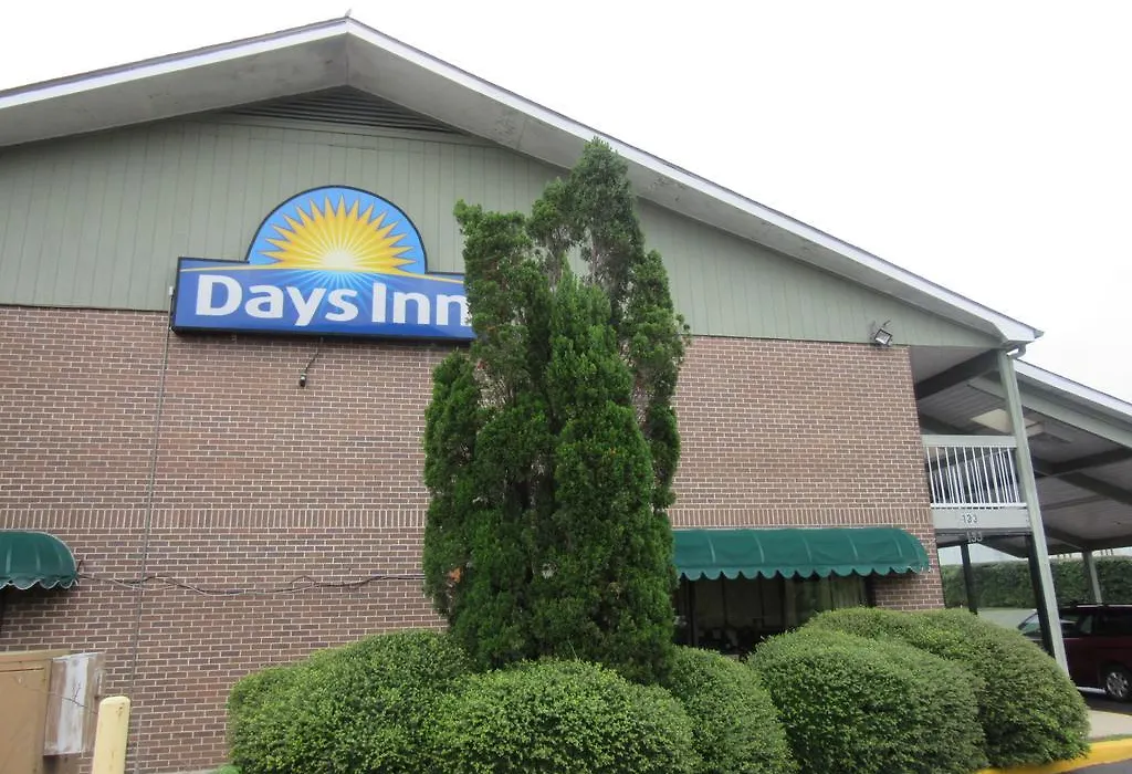 Days Inn By Wyndham Columbia Ne Fort Jackson-1