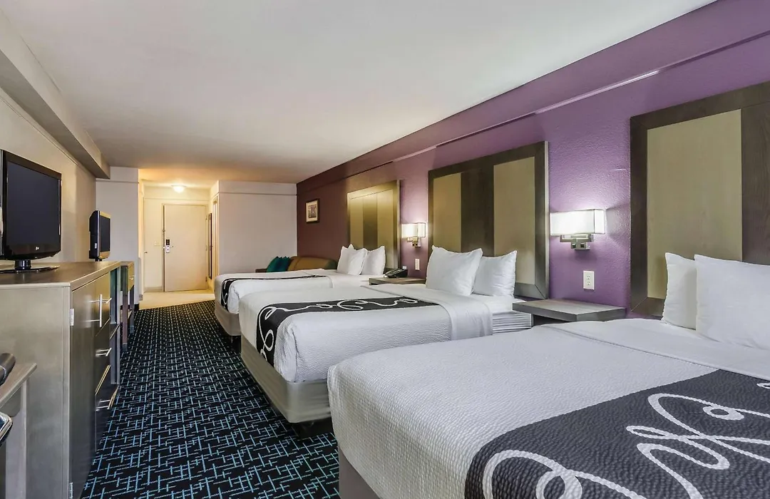 La Quinta By Wyndham Kansas City Airport-1