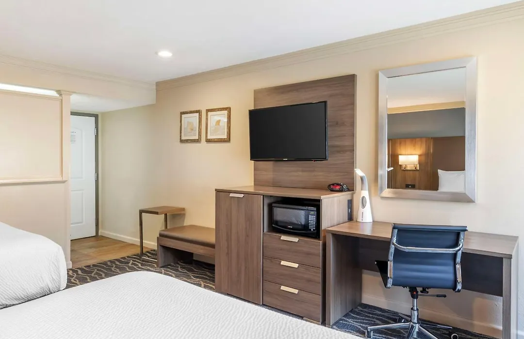 Best Western Plus Hill House-1