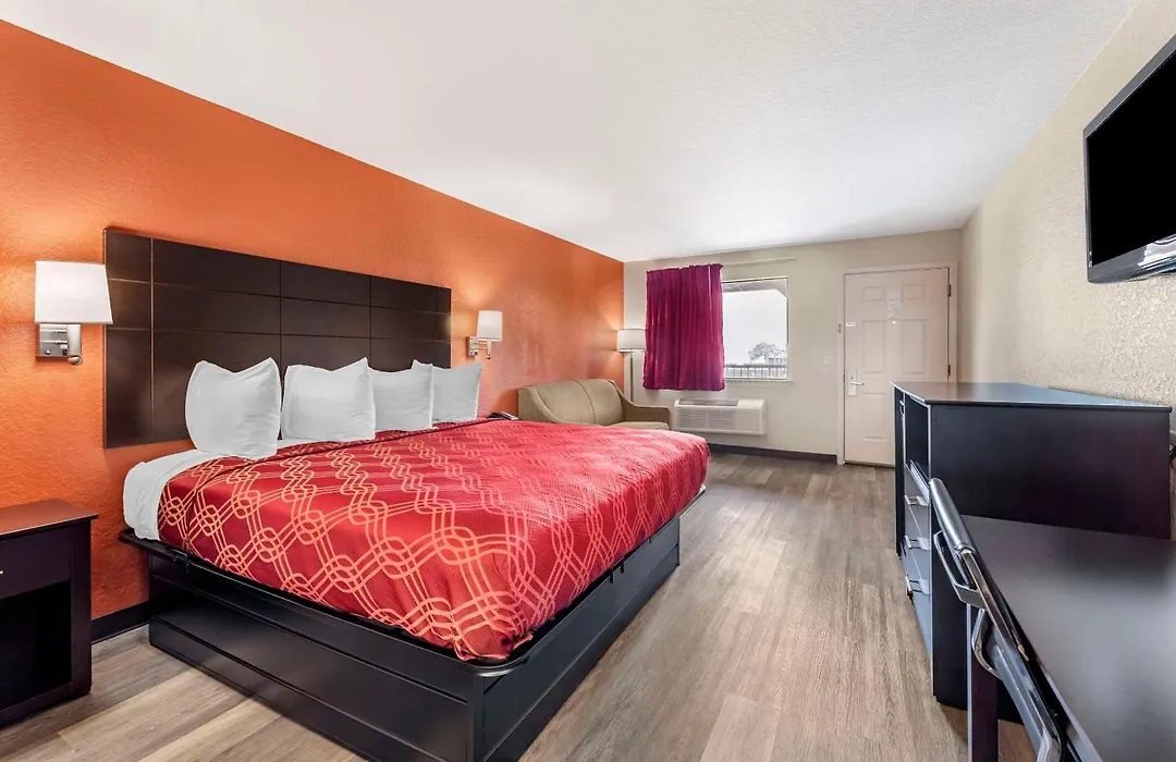 Econo Lodge Near Lackland Air Force Base-Seaworld-1