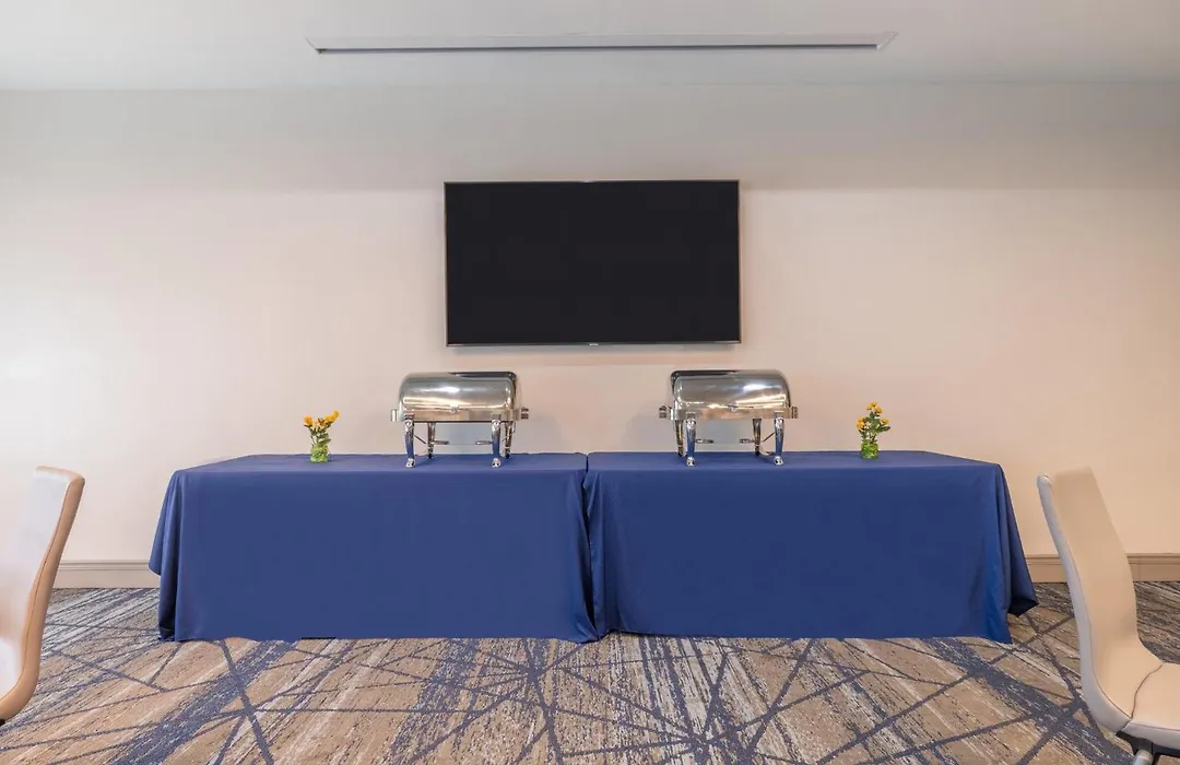 Holiday Inn Express & Suites Kansas City Airport By Ihg-1