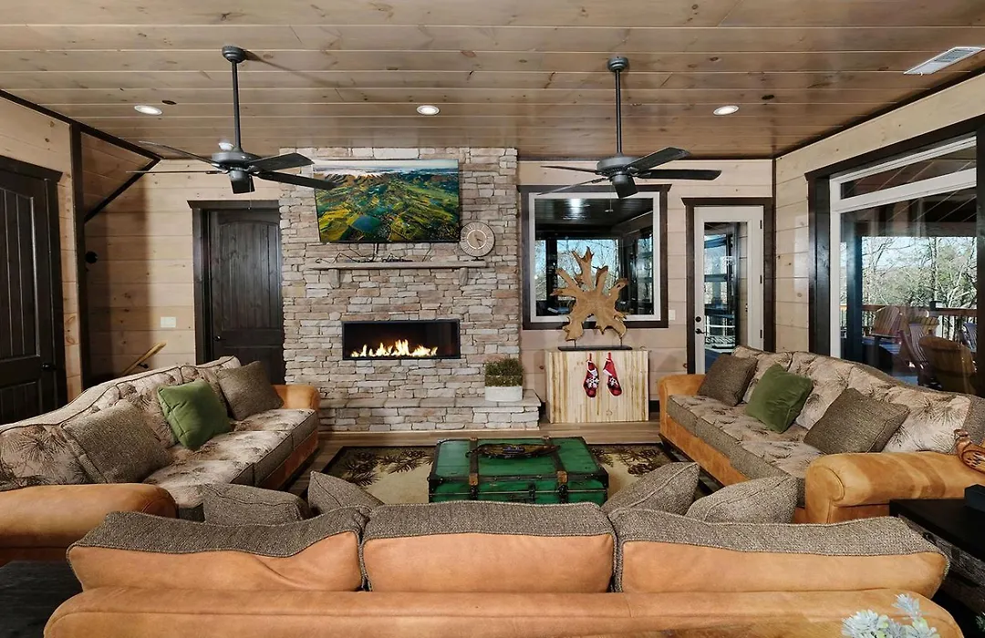 Hibernation Retreat - Luxury Pool & Mountain Views-1