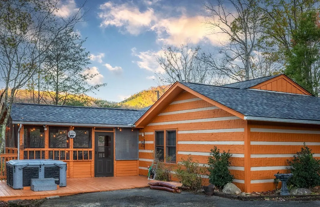 Real Log Cabin With Amazing Views, Hot Tub, Sauna, Games-1