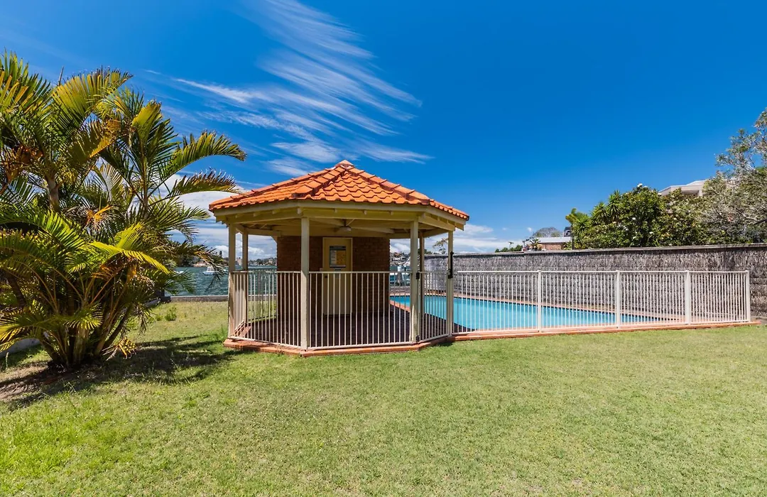 Stunning Waterfront Townhouse With Shared Swimpool, Harbour View And Free P-1