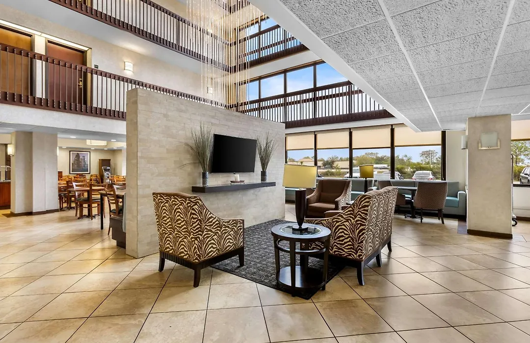Sonesta Essential Houston Hobby Airport-1