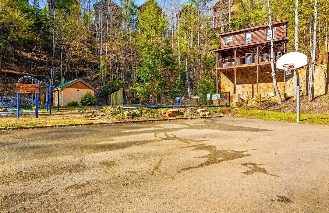 Smokiesboutiquecabins Would Love To Host You! 4 Miles To Gatlinburg Strip! Resort Pool Open May 1 Through Oct 1! Views, Shuffleboard, Hot Tub, Arcade!-1