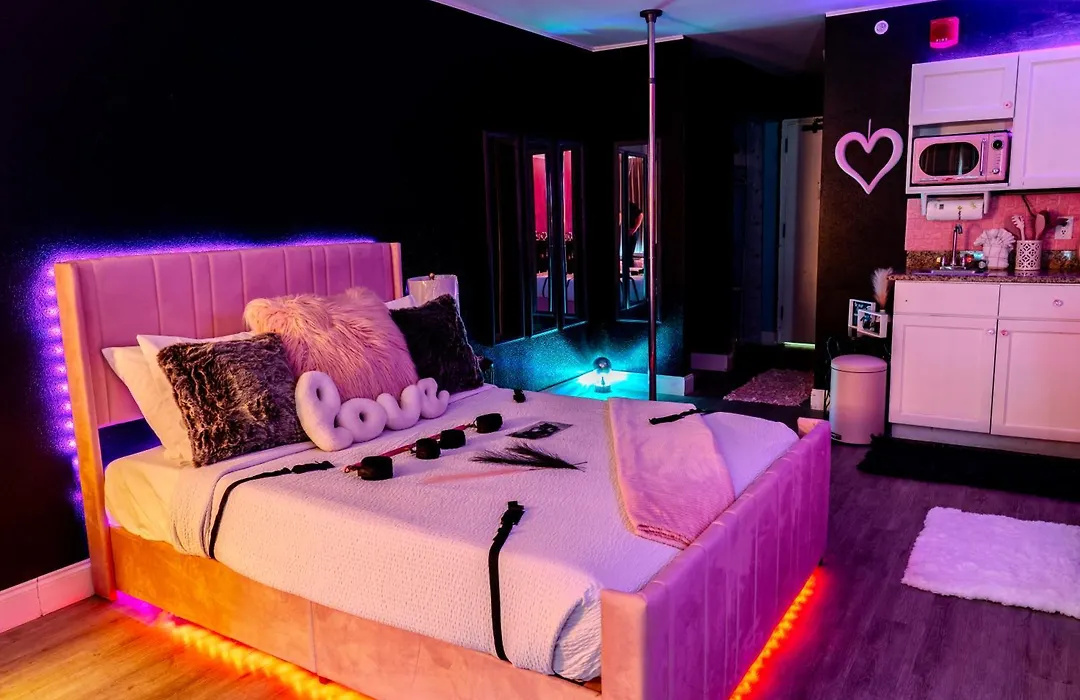 50 Shades Of Grey - Romance Suite! Couples Retreat 717-1