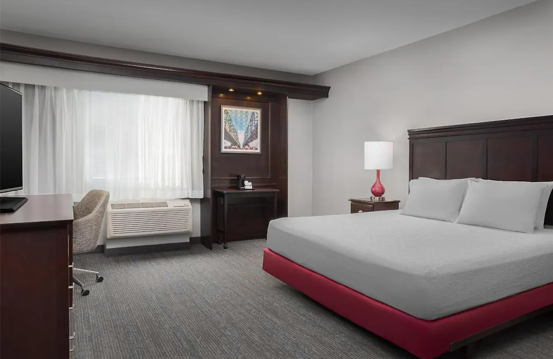 Hampton Inn & Suites Omaha-Downtown-1