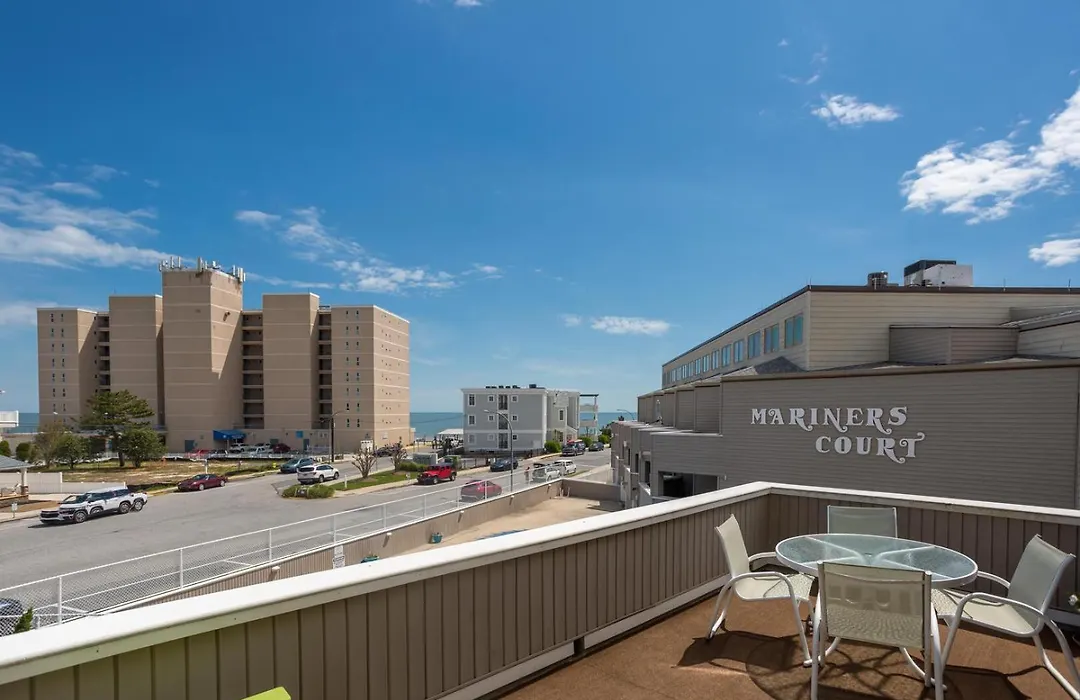 Mariners Court 204-1