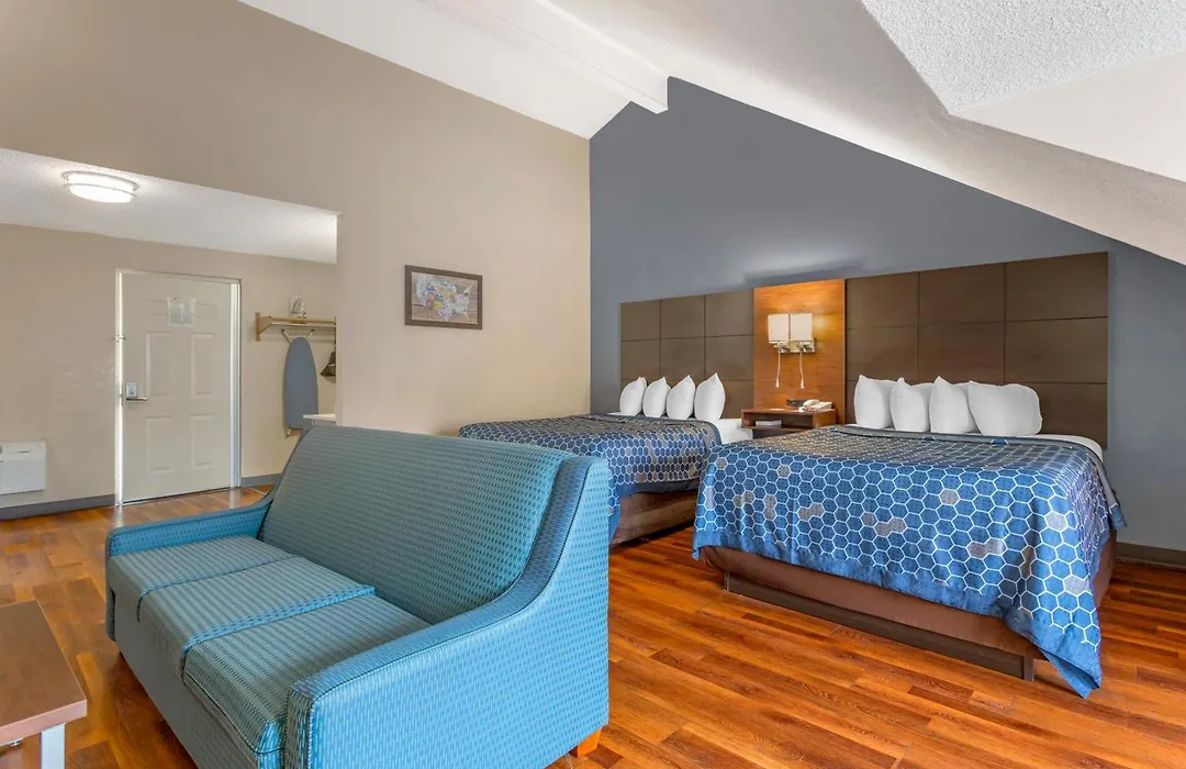 Econo Lodge Inn & Suites Gatlinburg At The Convention Center-1